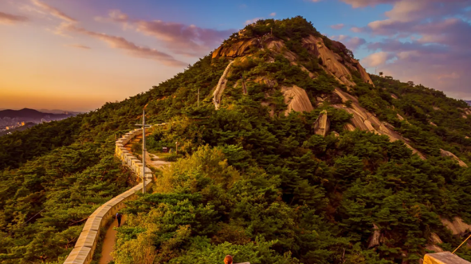 Nikmati Liburan Hiking ke Inwangsan Mountain Seoul Korea Selatan